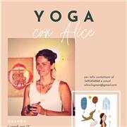 Educatore socio professionale impartisce lezioni di storia e materie umanistiche